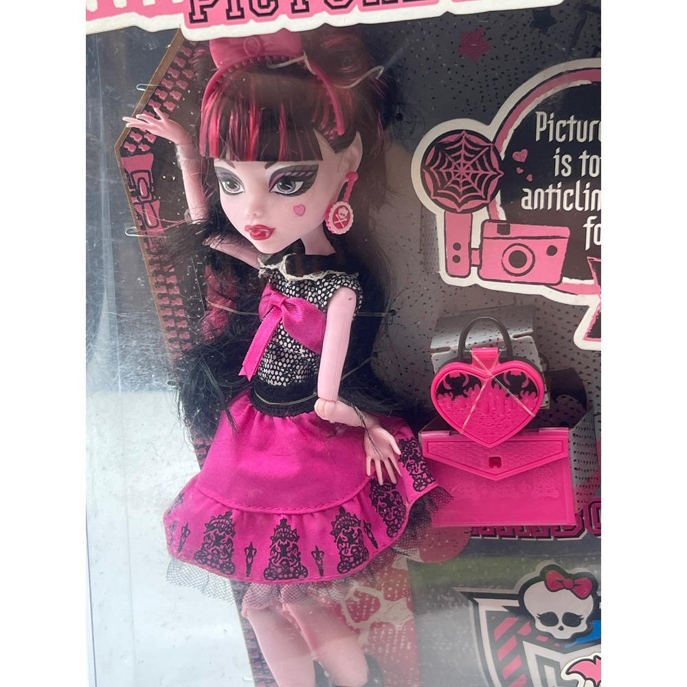 Monster High 2012 Picture Day "Draculaura"